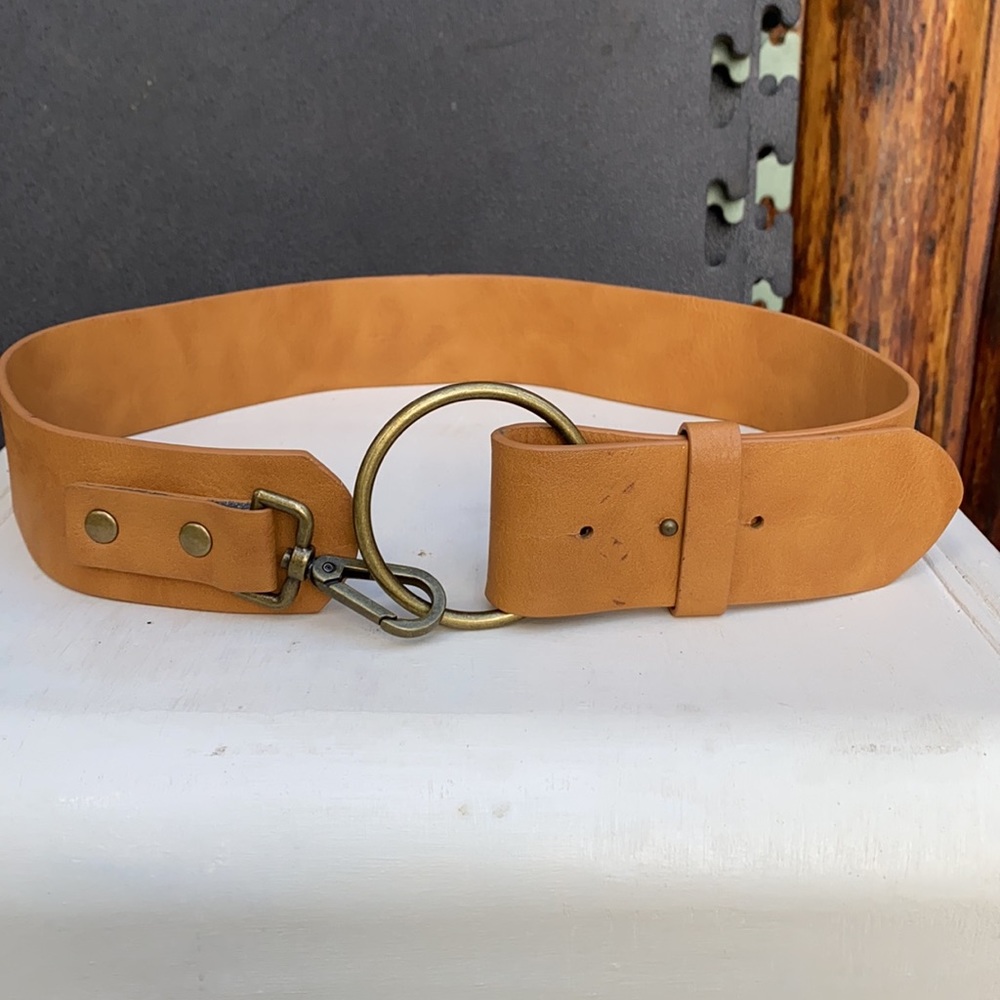 Lovely belt with brass ring and clip closure.